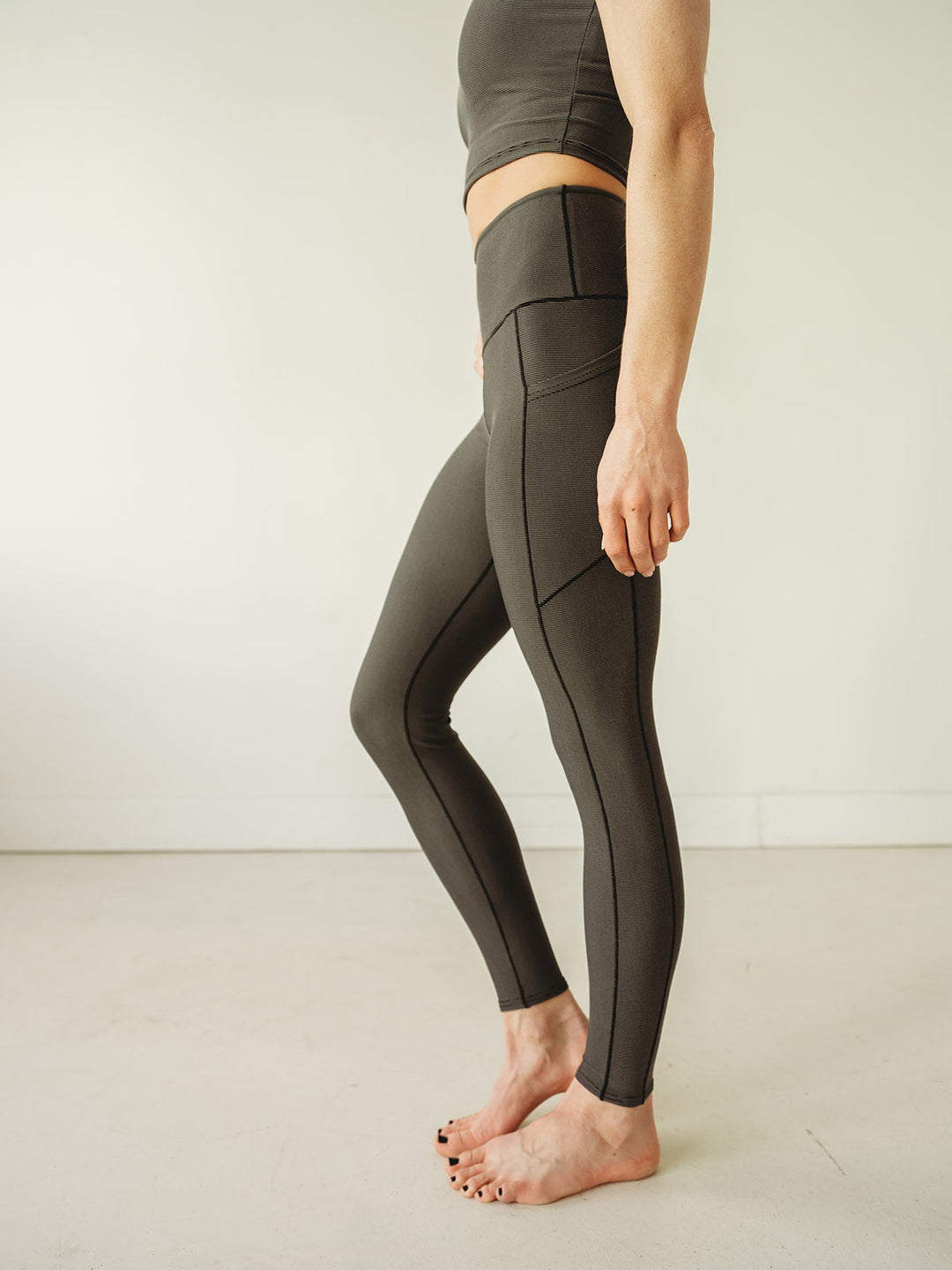 Yoga Pants | Colorado Threads | Grey Wander Pocket Yoga Pants in Microstripe
